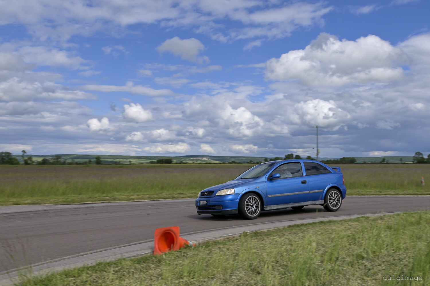 Voiture sur le circuit de pouilly - asaav.ch