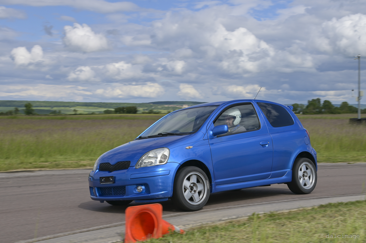 Voiture sur le circuit de pouilly - asaav.ch