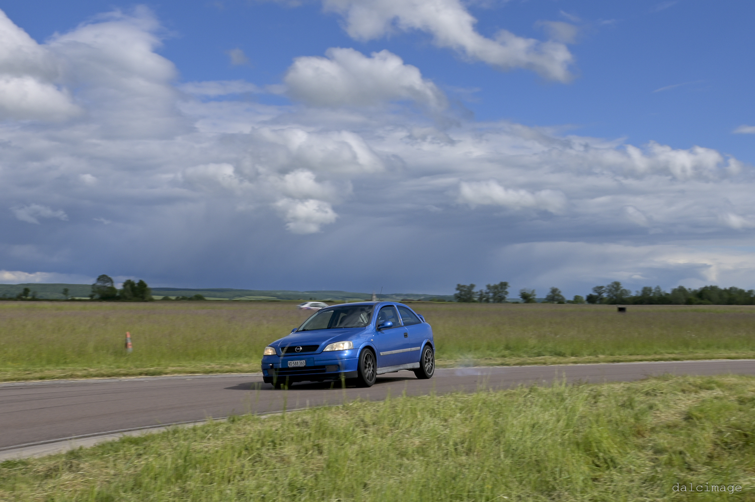 Voiture sur le circuit de pouilly - asaav.ch