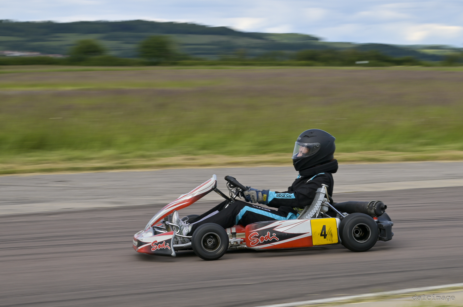 Voiture sur le circuit de pouilly - asaav.ch
