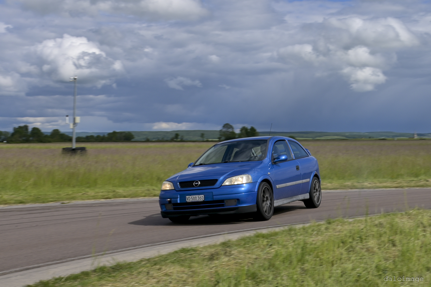 Voiture sur le circuit de pouilly - asaav.ch