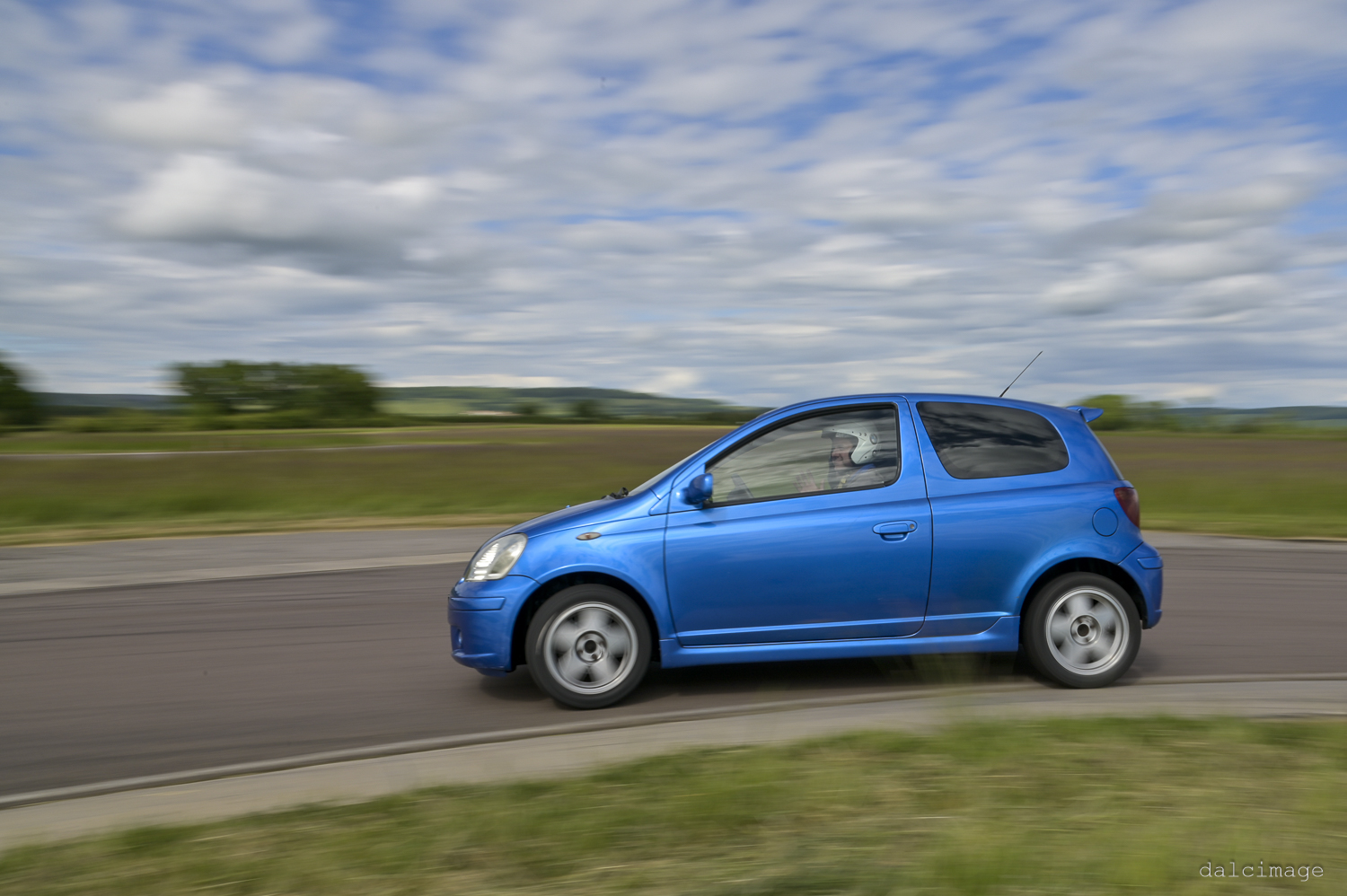 Voiture sur le circuit de pouilly - asaav.ch
