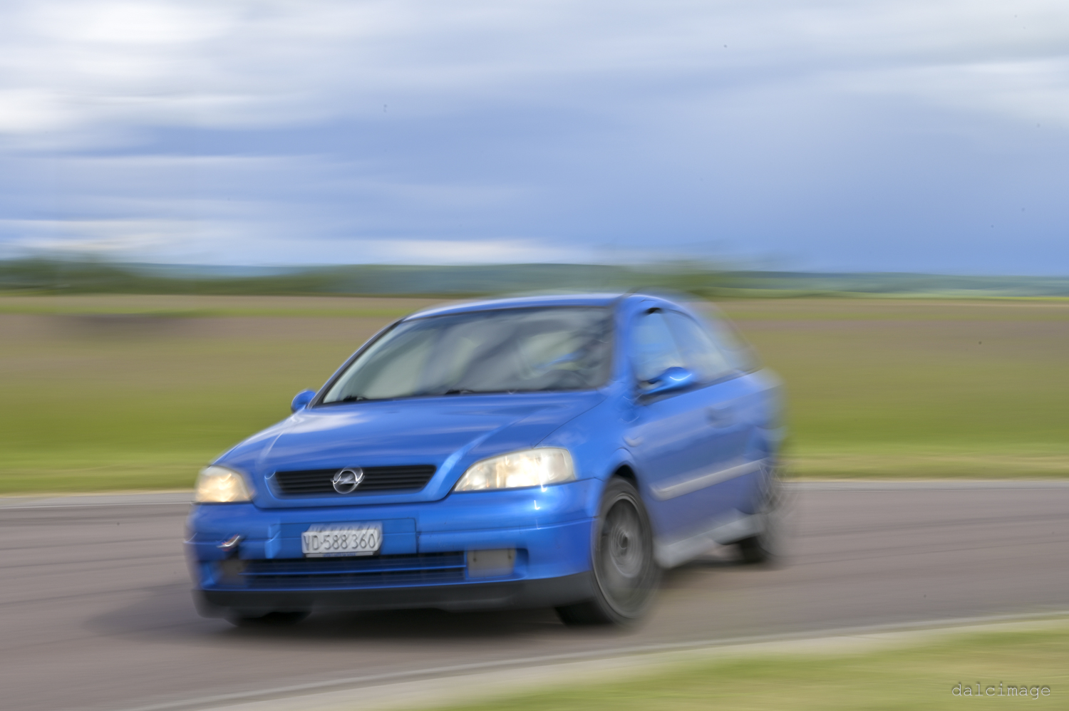 Voiture sur le circuit de pouilly - asaav.ch