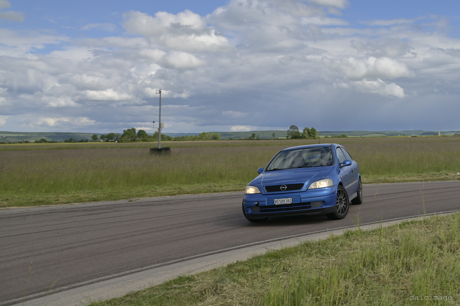 Voiture sur le circuit de pouilly - asaav.ch