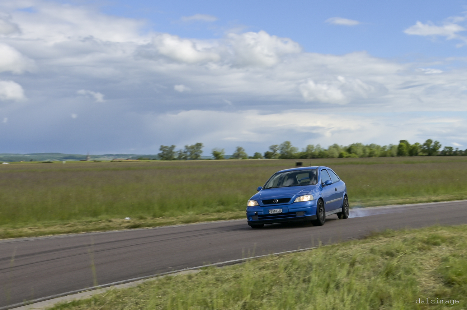 Voiture sur le circuit de pouilly - asaav.ch