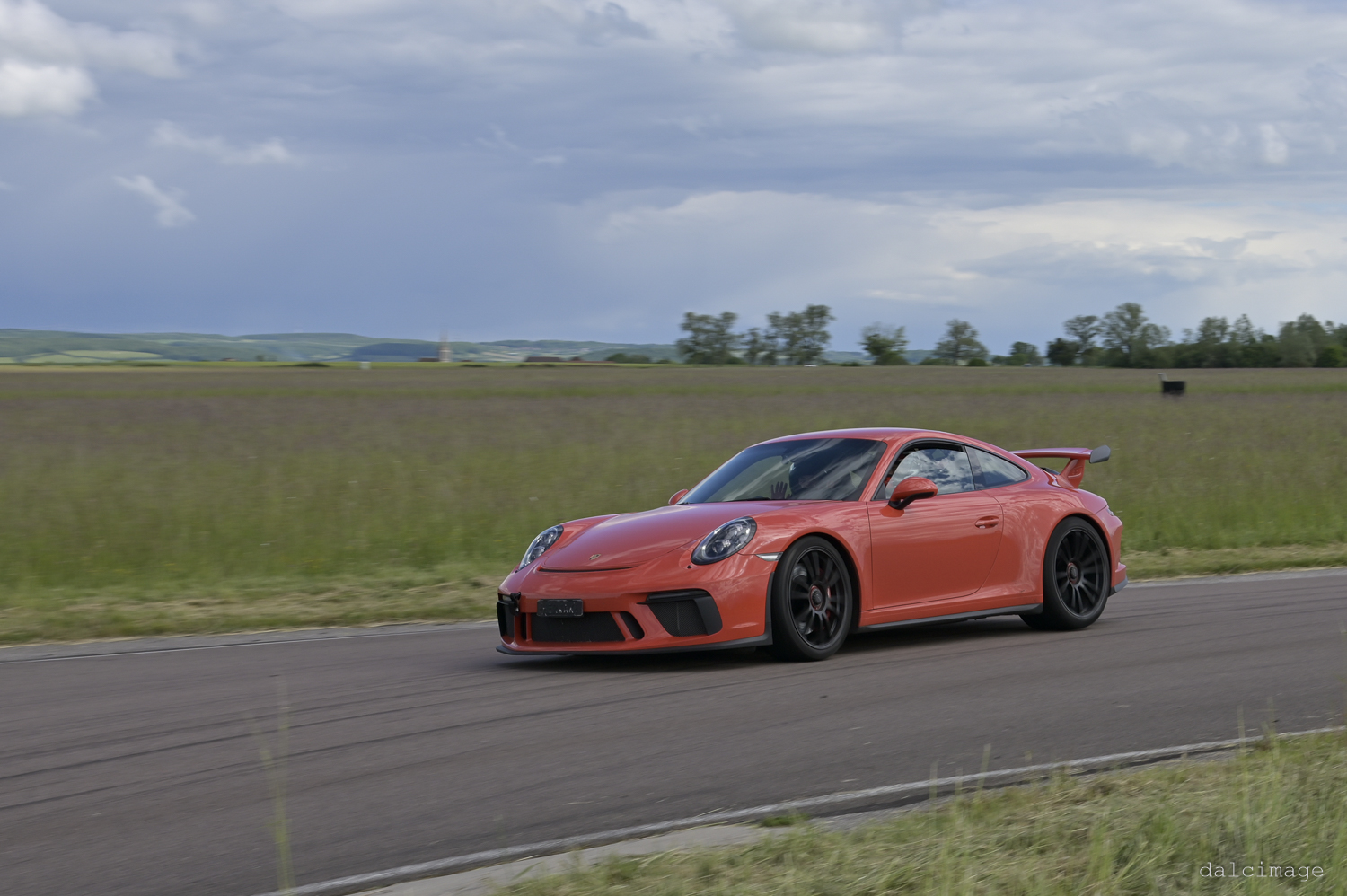 Voiture sur le circuit de pouilly - asaav.ch