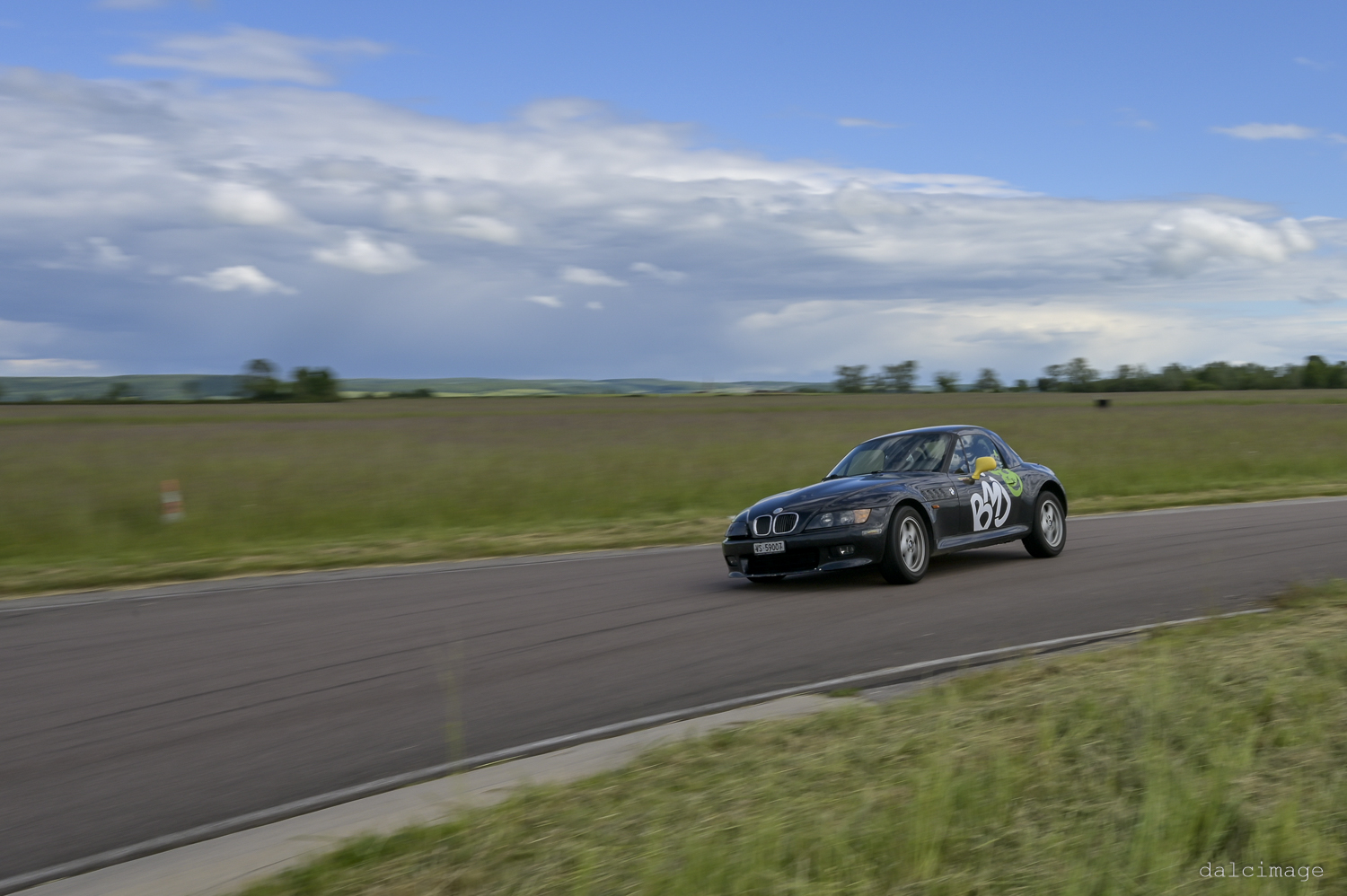 Voiture sur le circuit de pouilly - asaav.ch