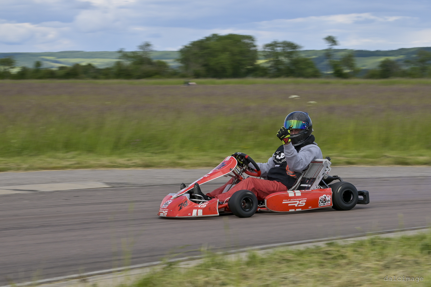 Voiture sur le circuit de pouillo - asaav.ch