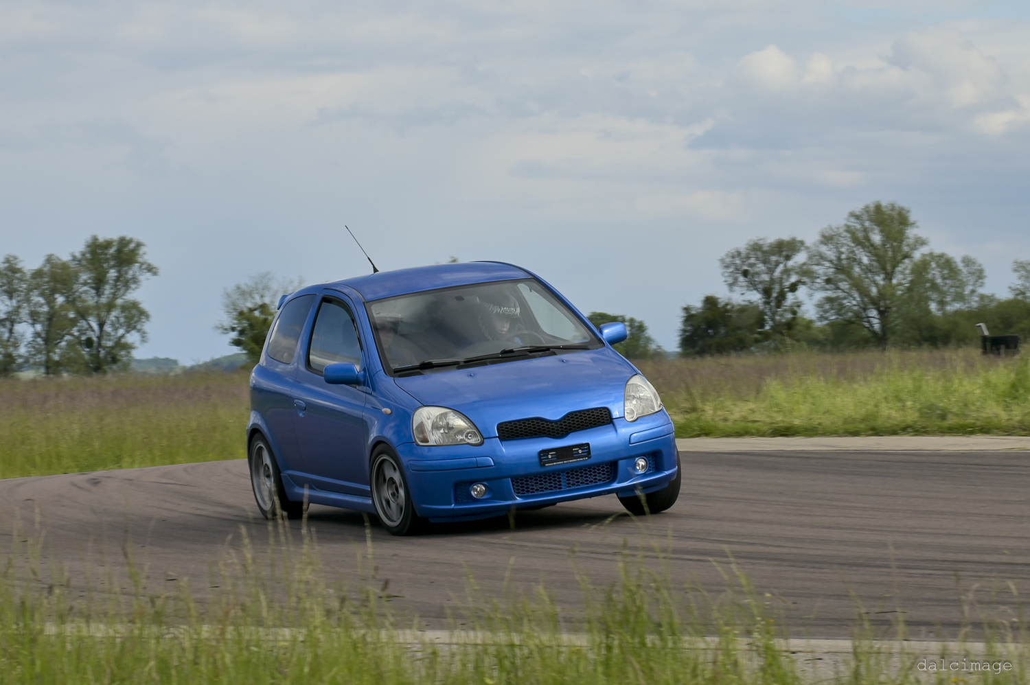 Voiture sur le circuit de pouilly - asaav.ch