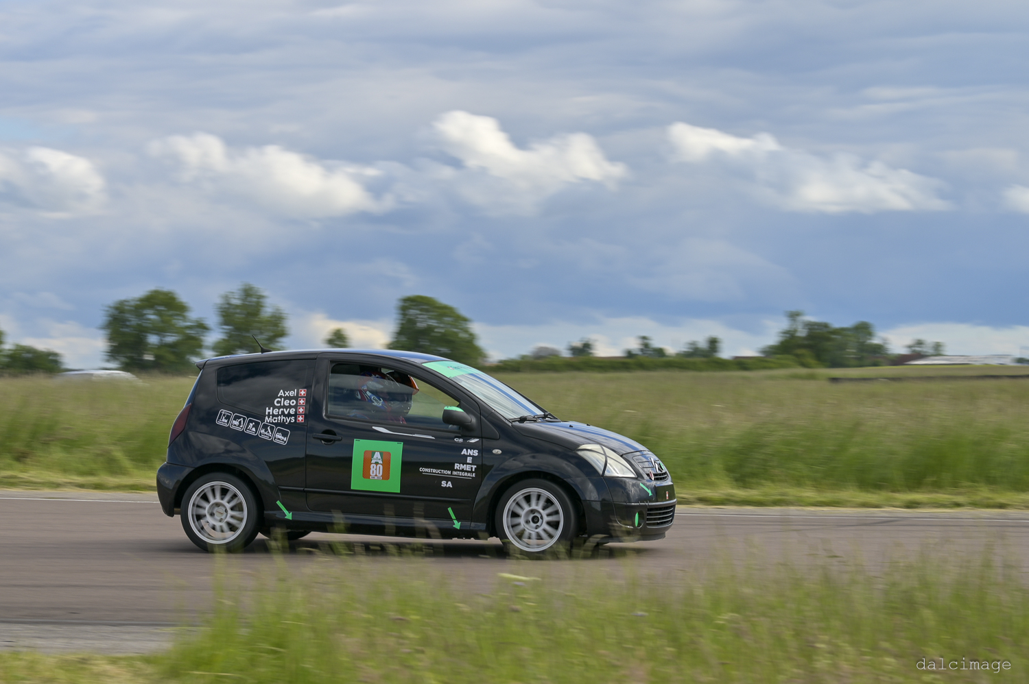 Voiture sur le circuit de pouilly - asaav.ch
