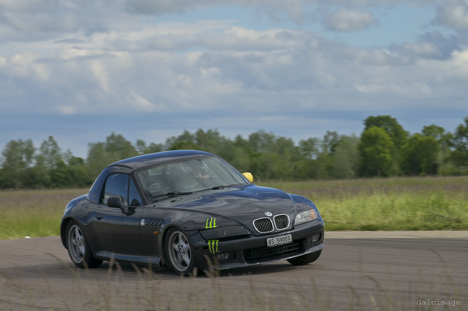 Voiture sur le circuit de pouilly - asaav.ch