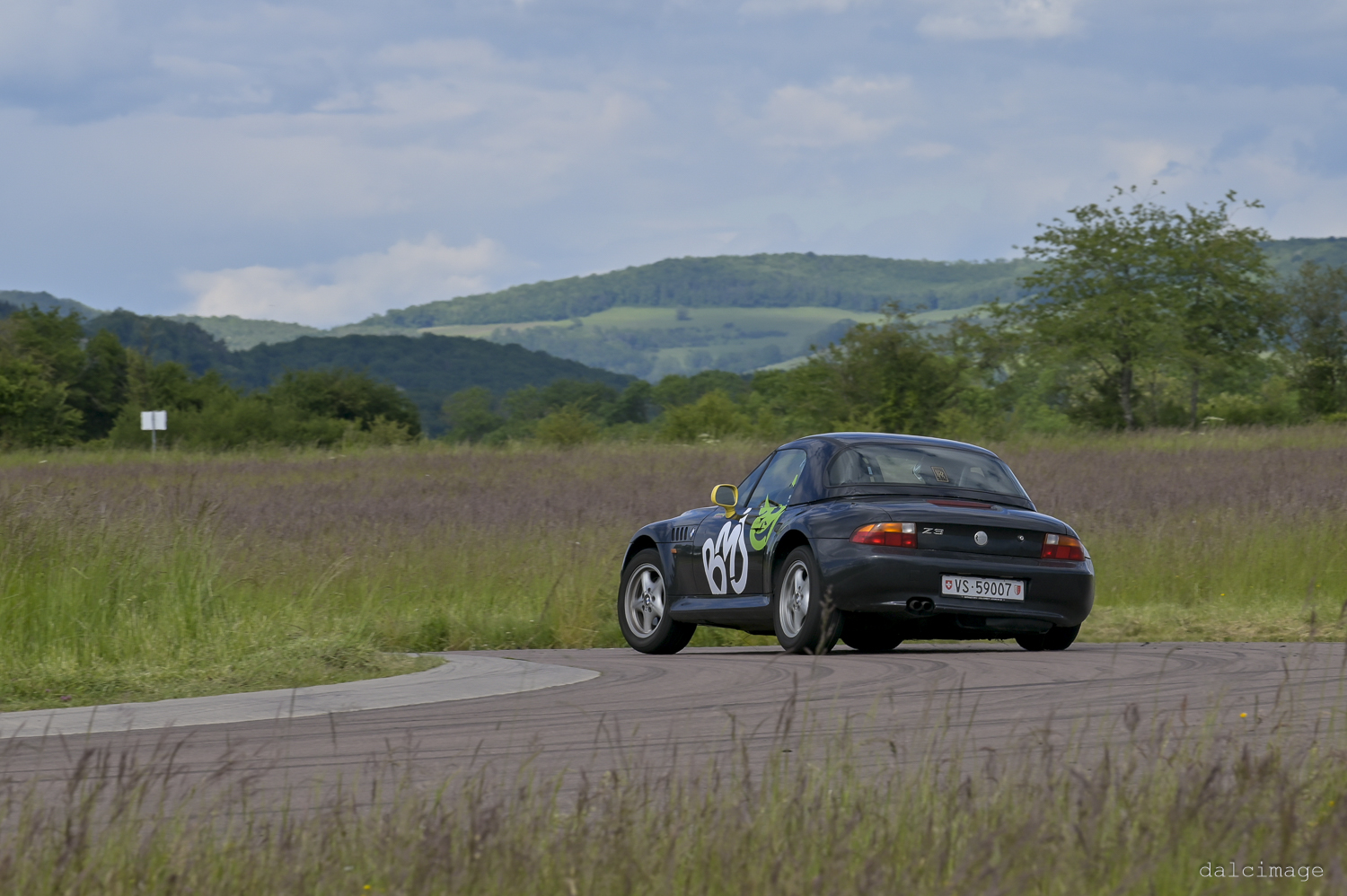 Voiture sur le circuit de pouilly - asaav.ch