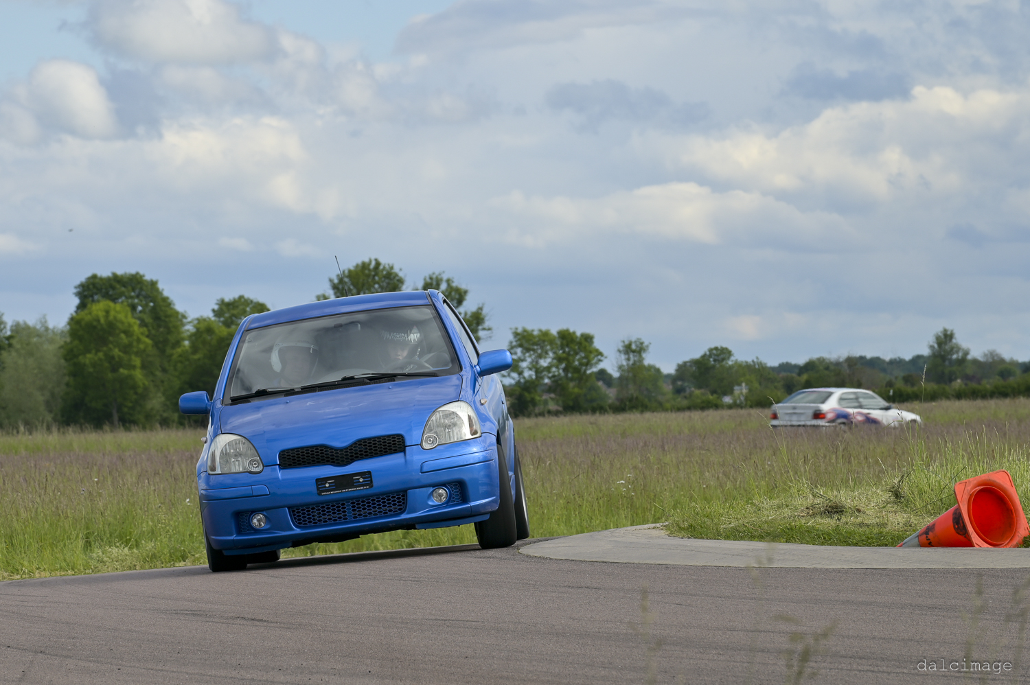 Voiture sur le circuit de pouilly - asaav.ch