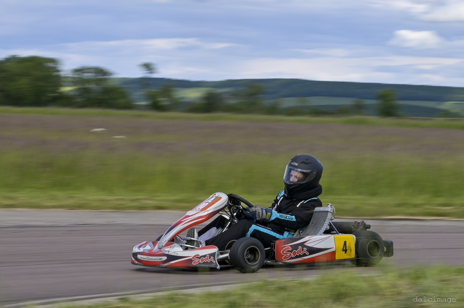 Voiture sur le circuit de pouillo - asaav.ch