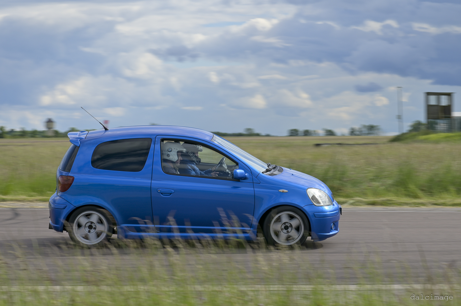 Voiture sur le circuit de pouilly - asaav.ch