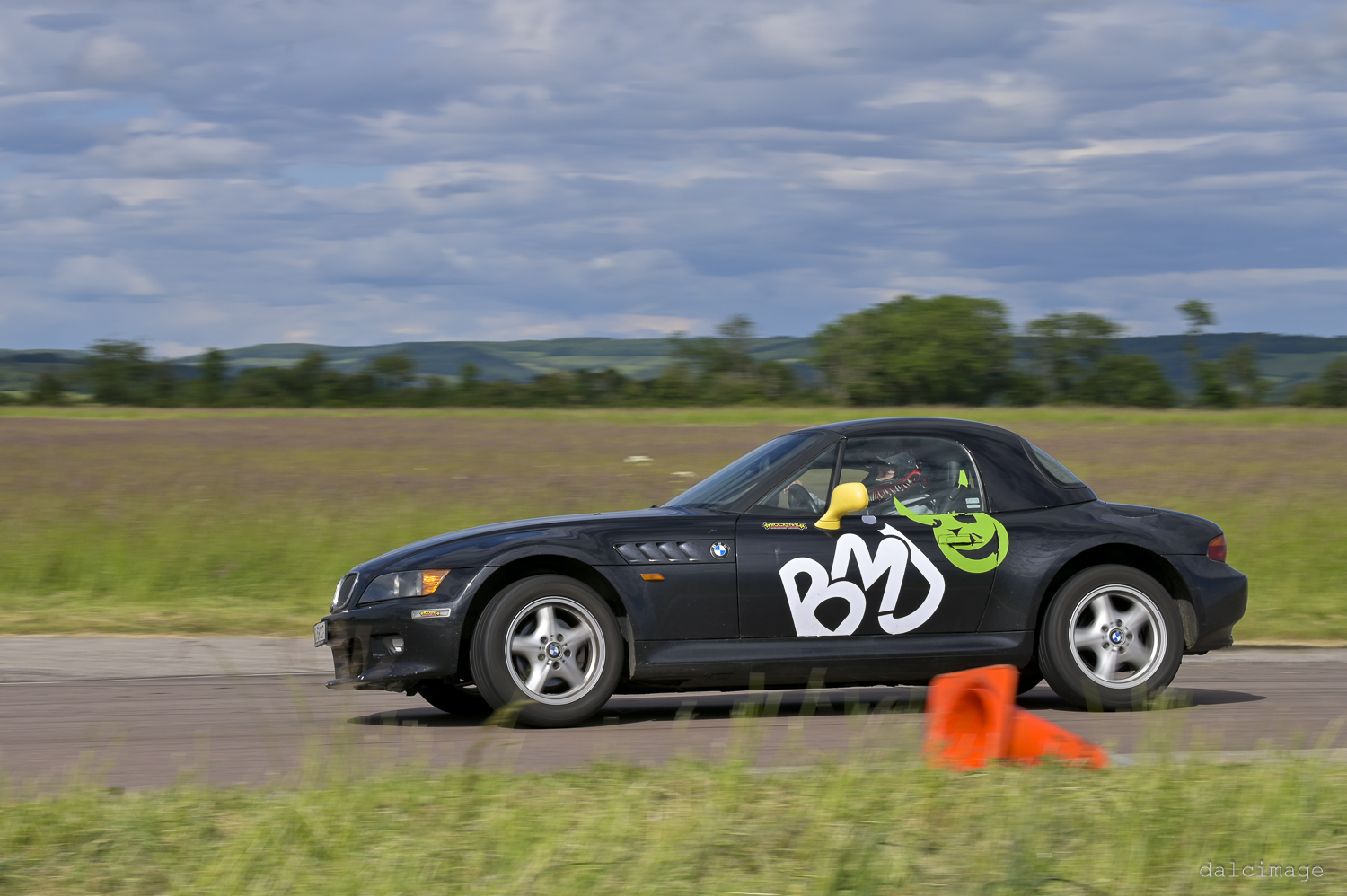 Voiture sur le circuit de pouilly - asaav.ch