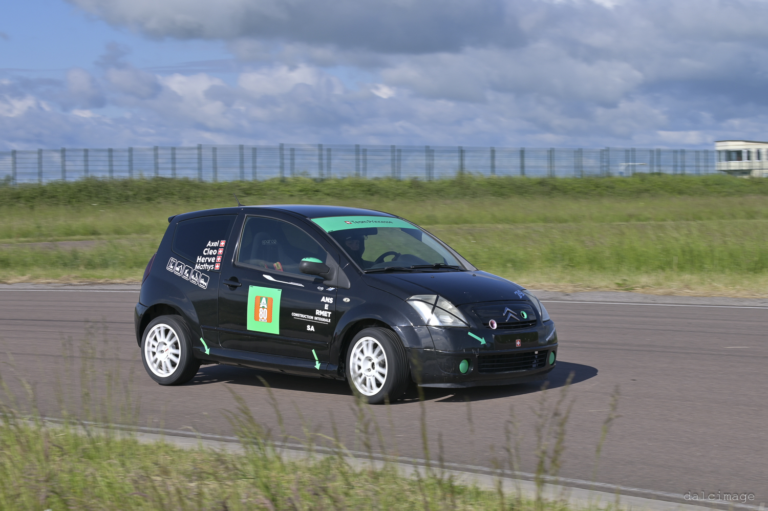 Voiture sur le circuit de pouilly - asaav.ch