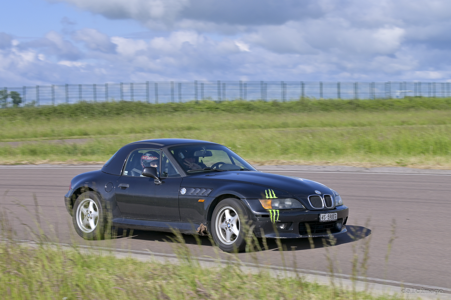 Voiture sur le circuit de pouilly - asaav.ch