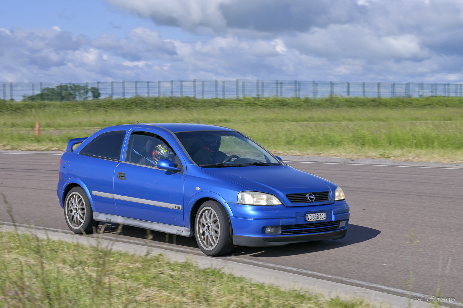 Voiture sur le circuit de pouilly - asaav.ch