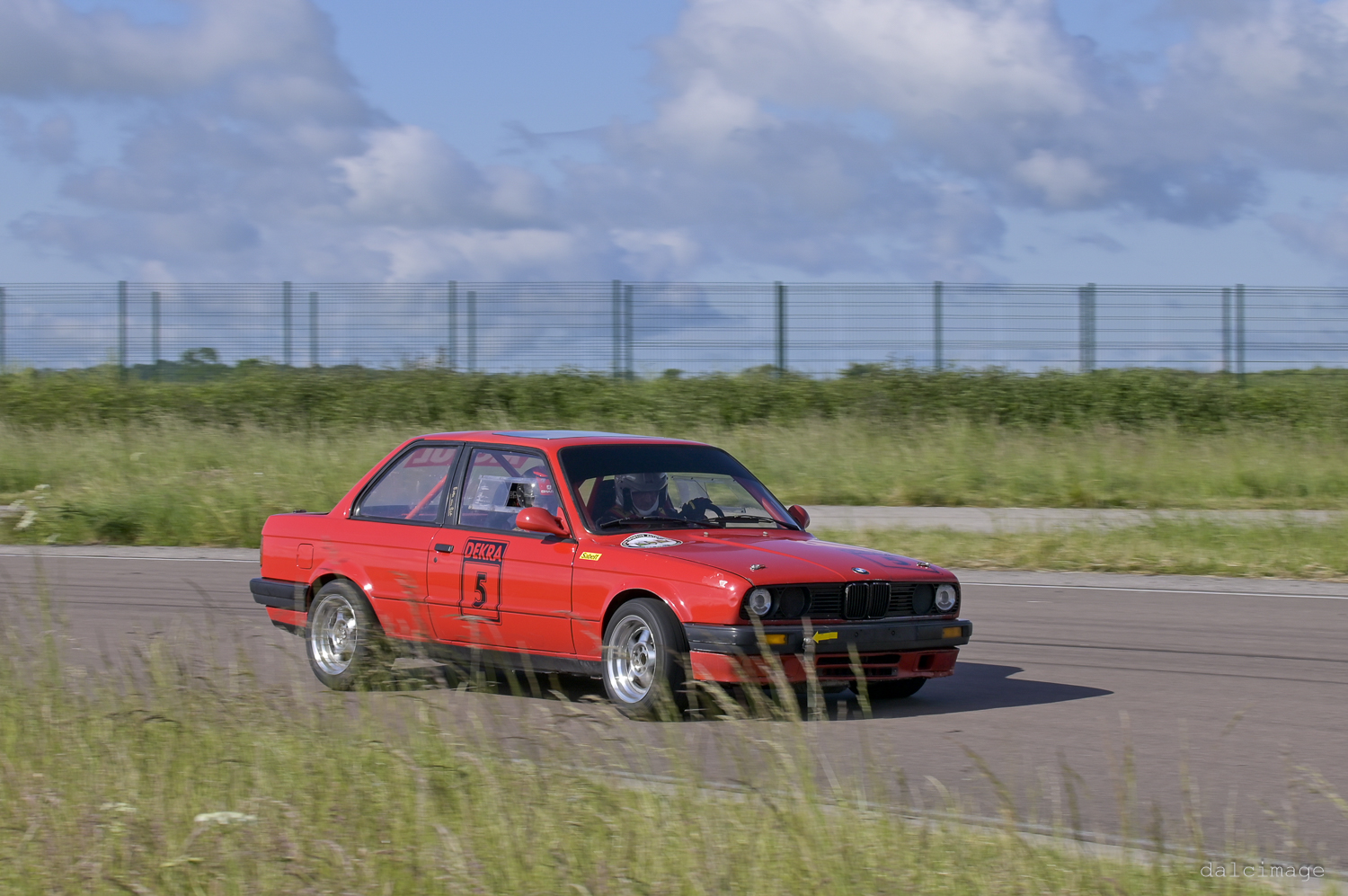 Voiture sur le circuit de pouilly - asaav.ch