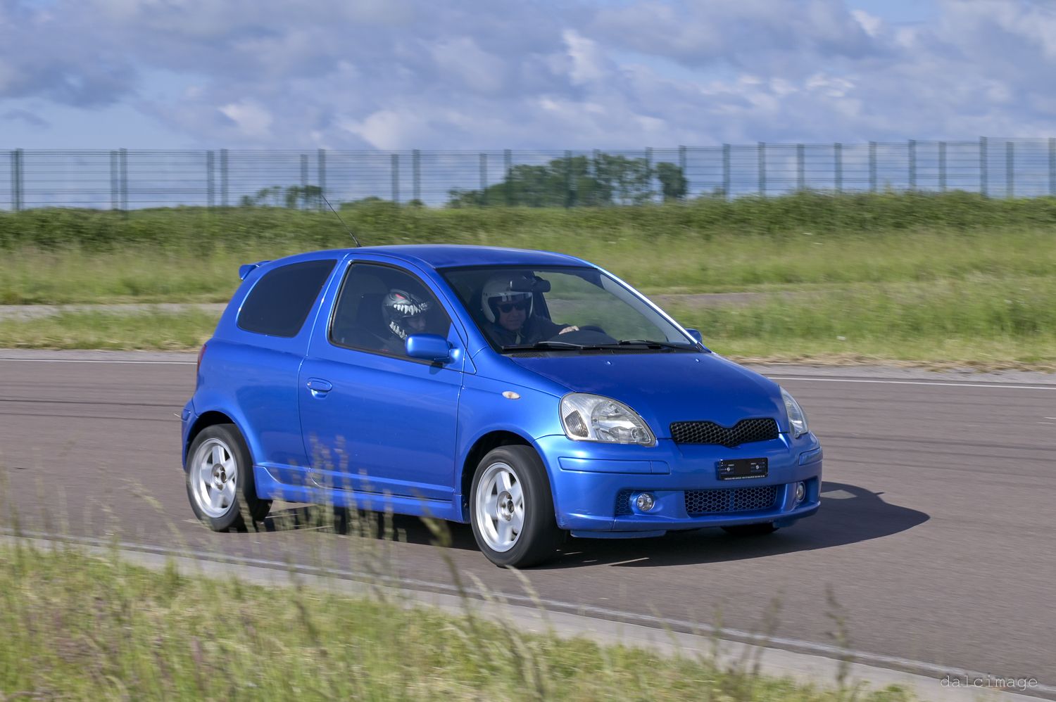 Voiture sur le circuit de pouilly - asaav.ch