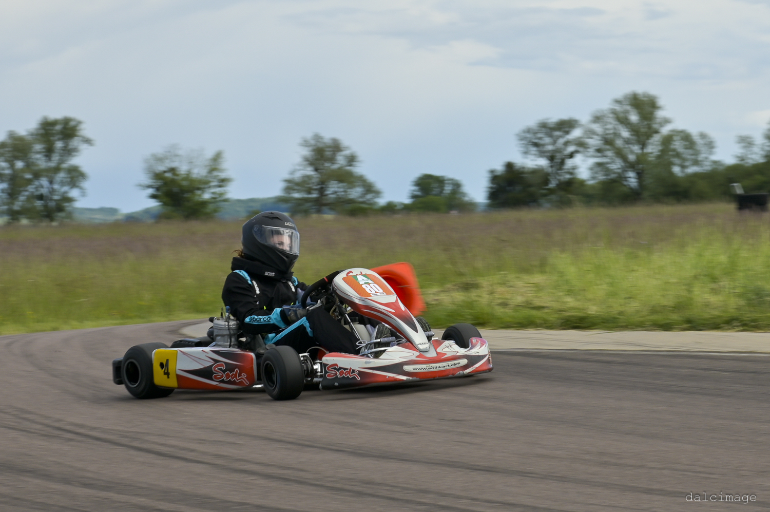 Voiture sur le circuit de pouillo - asaav.ch