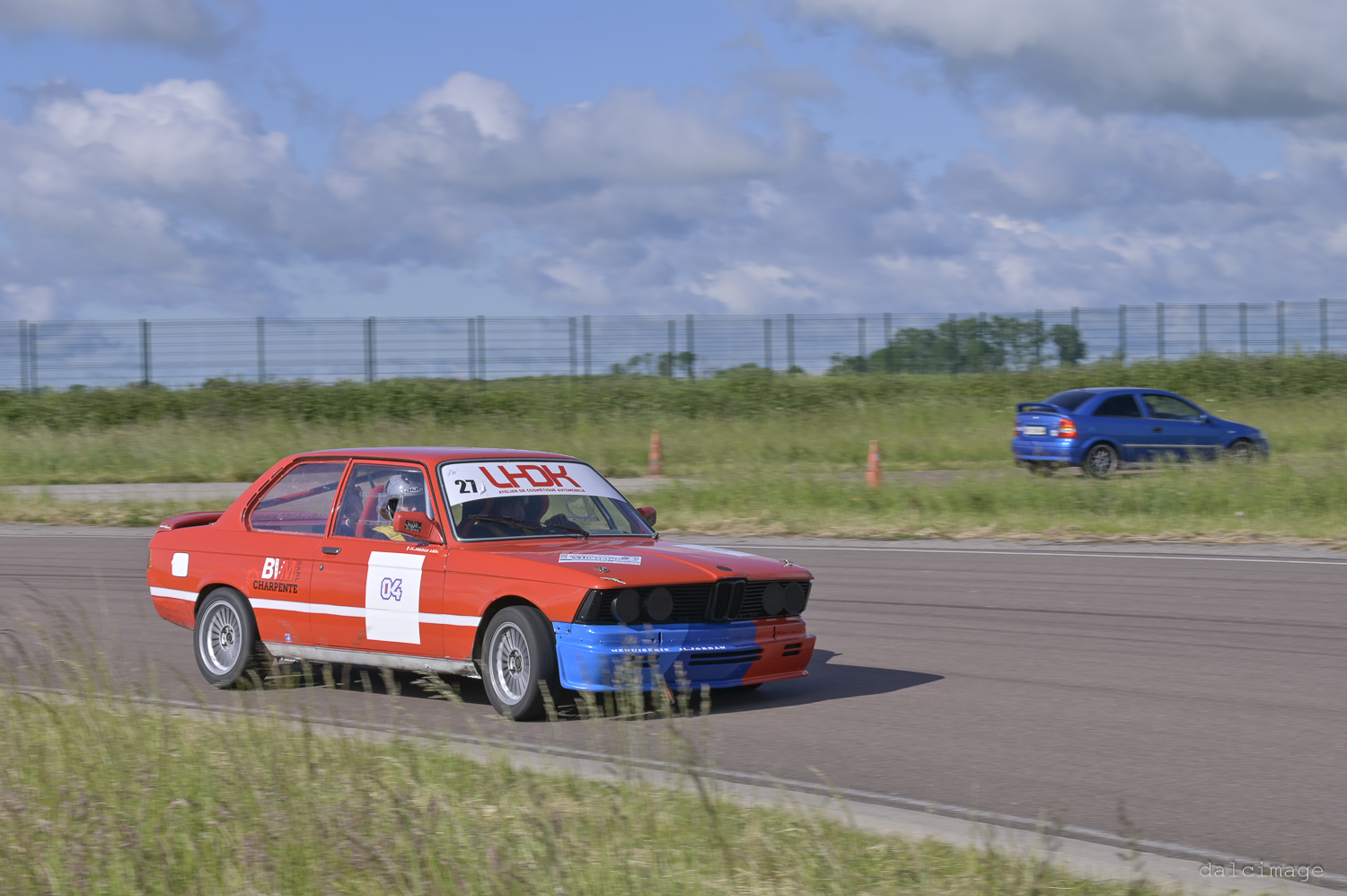 Voiture sur le circuit de pouilly - asaav.ch