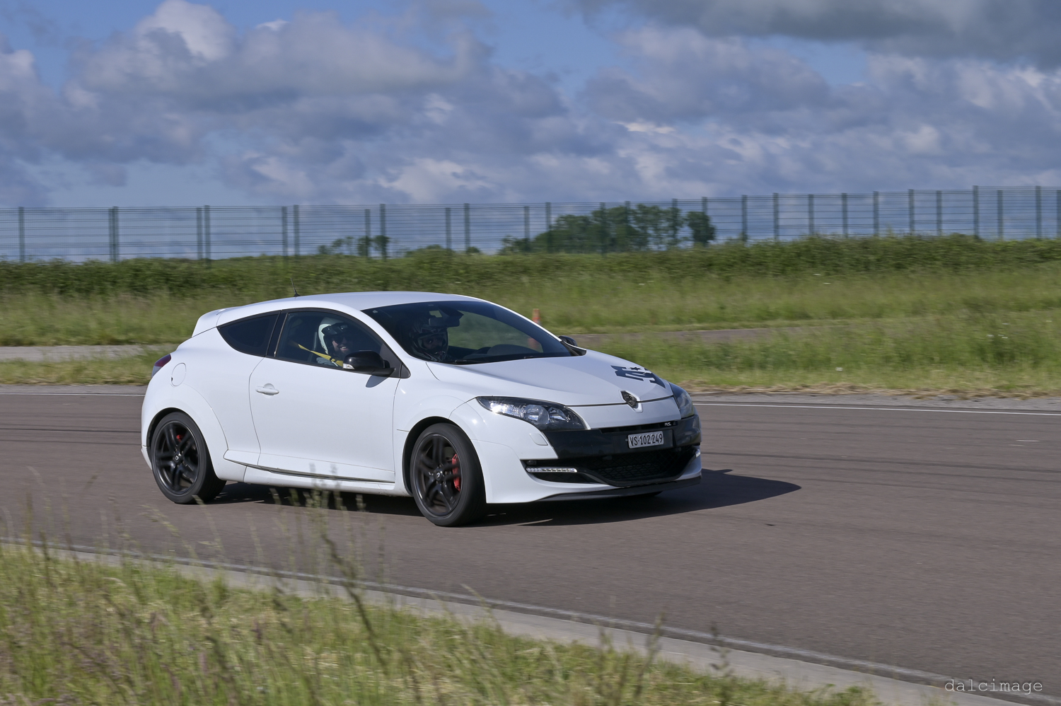 Voiture sur le circuit de pouilly - asaav.ch