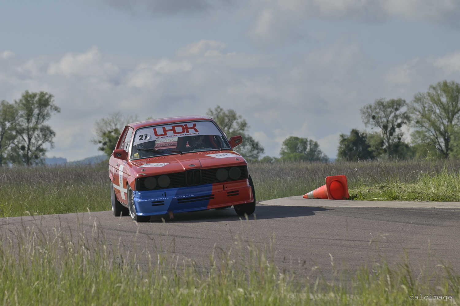 Voiture sur le circuit de pouilly - asaav.ch
