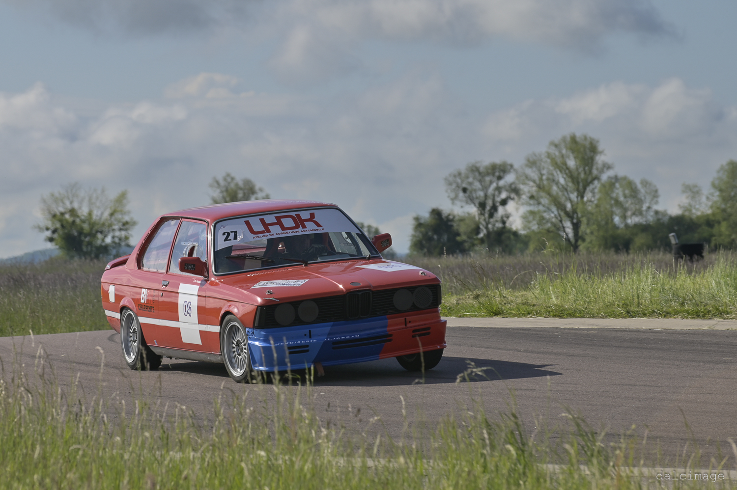 Voiture sur le circuit de pouilly - asaav.ch