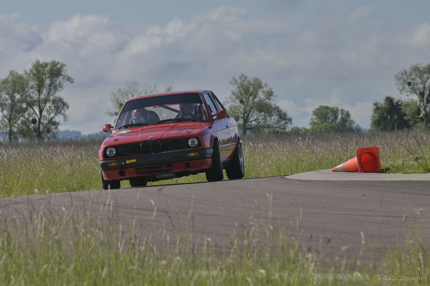Voiture sur le circuit de pouilly - asaav.ch
