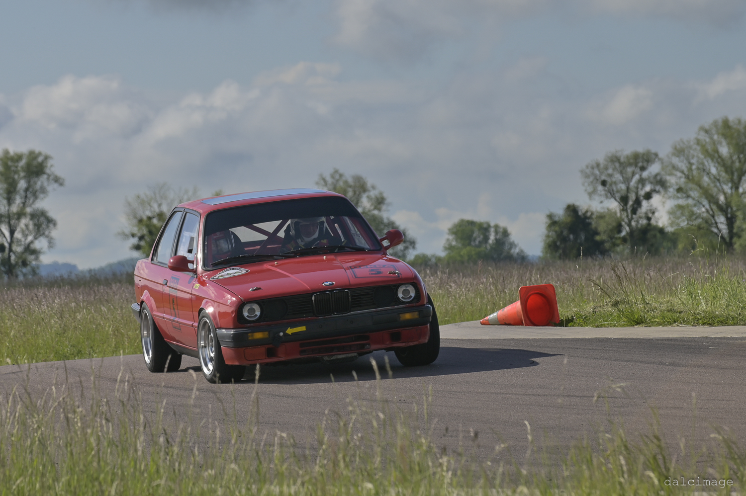 Voiture sur le circuit de pouilly - asaav.ch