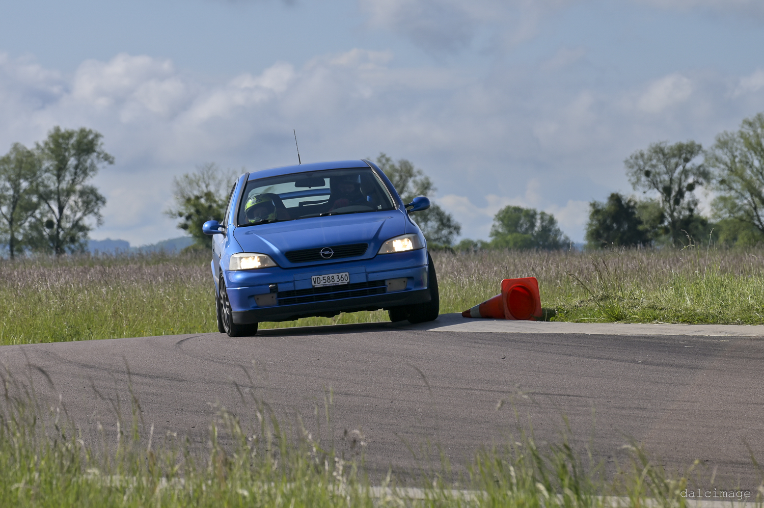 Voiture sur le circuit de pouilly - asaav.ch