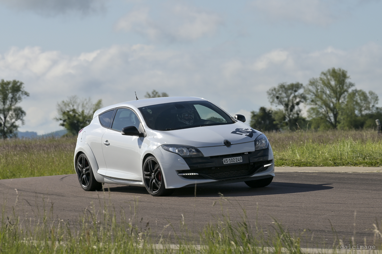 Voiture sur le circuit de pouilly - asaav.ch