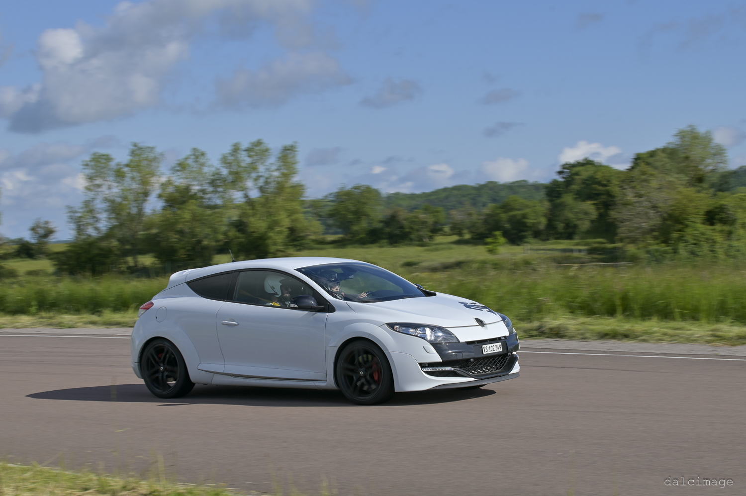 Voiture sur le circuit de pouilly - asaav.ch