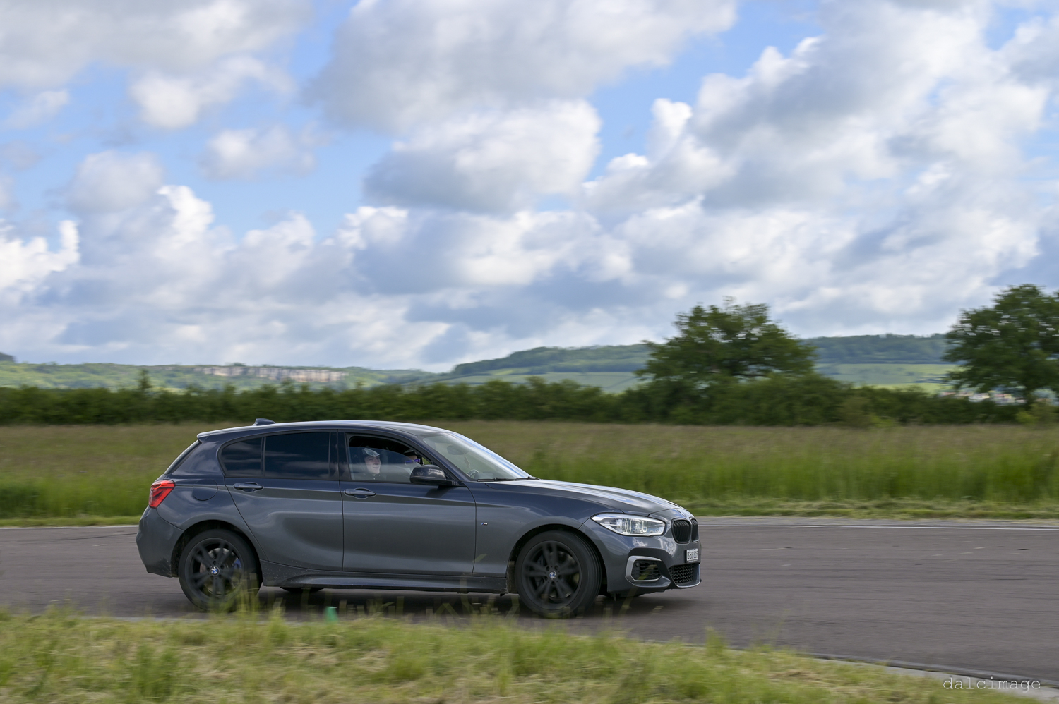 Voiture sur le circuit de pouilly - asaav.ch