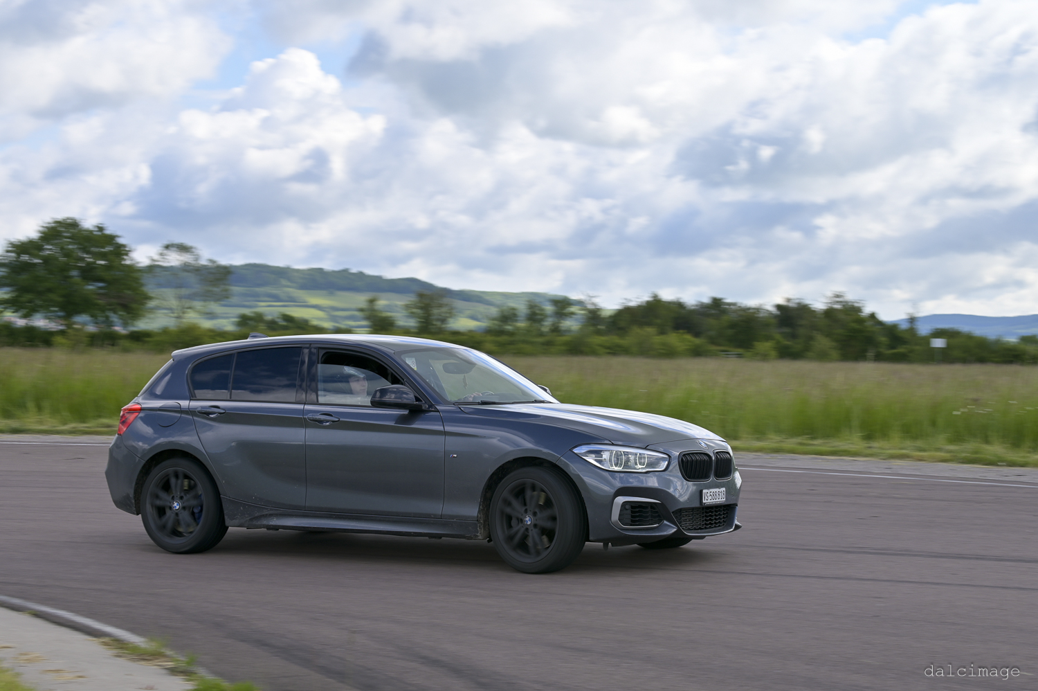 Voiture sur le circuit de pouilly - asaav.ch