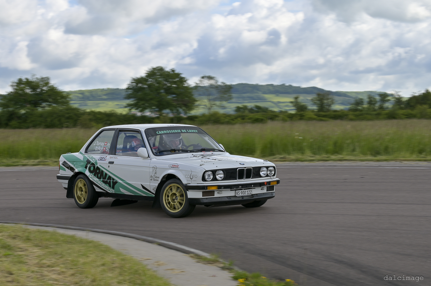 Voiture sur le circuit de pouilly - asaav.ch