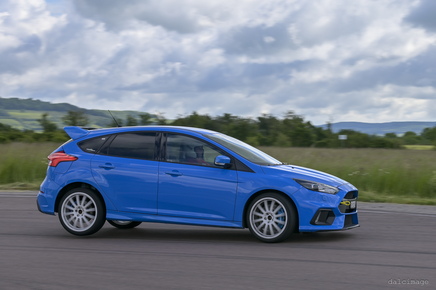 Voiture sur le circuit de pouilly - asaav.ch