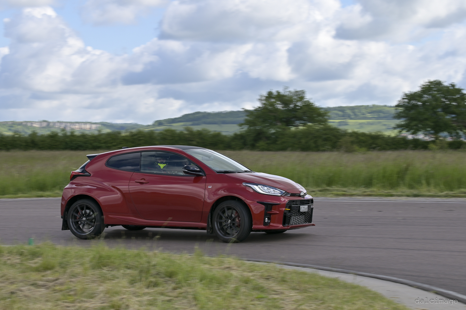Voiture sur le circuit de pouilly - asaav.ch