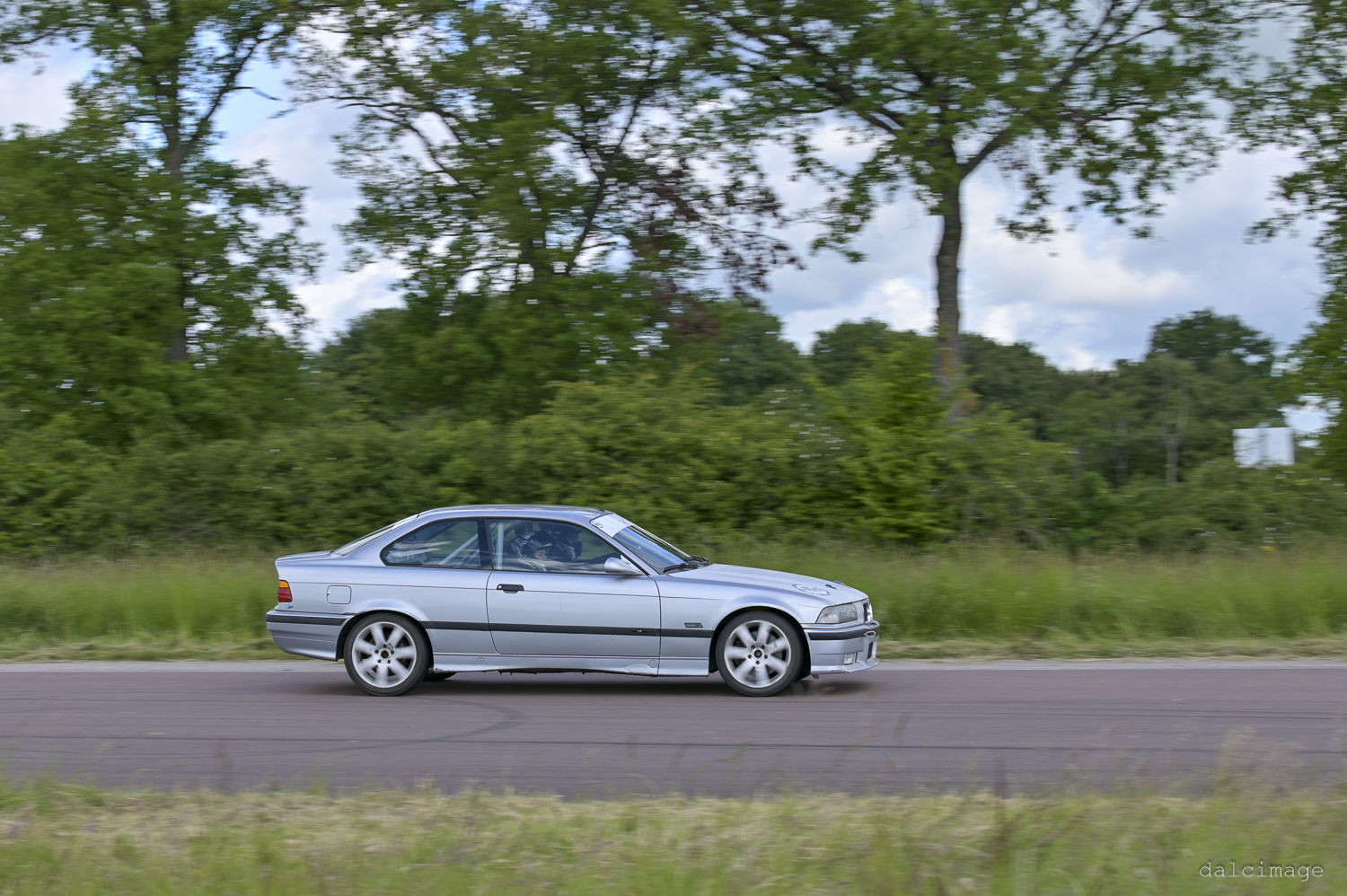 Voiture sur le circuit de pouilly - asaav.ch
