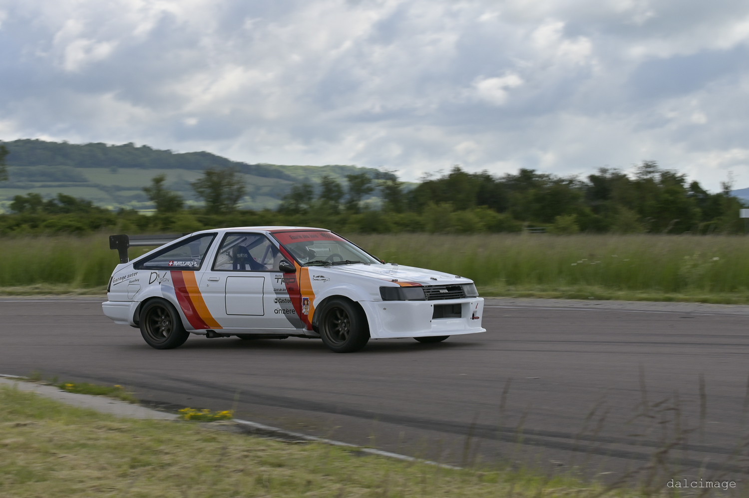 Voiture sur le circuit de pouilly - asaav.ch