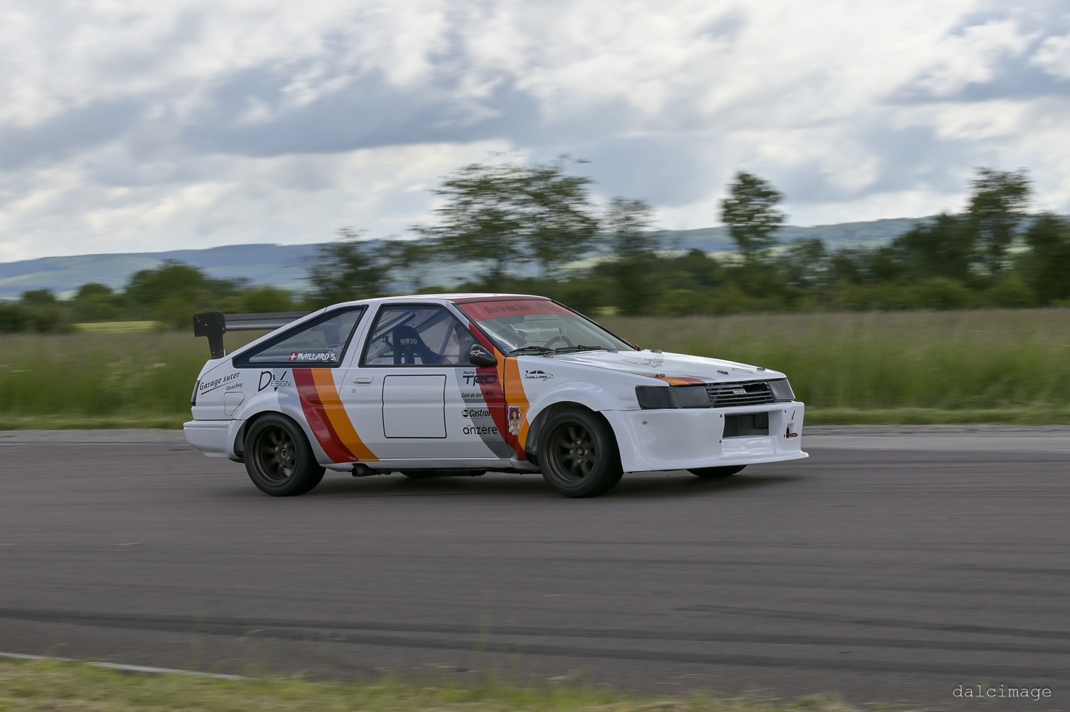 Voiture sur le circuit de pouilly - asaav.ch