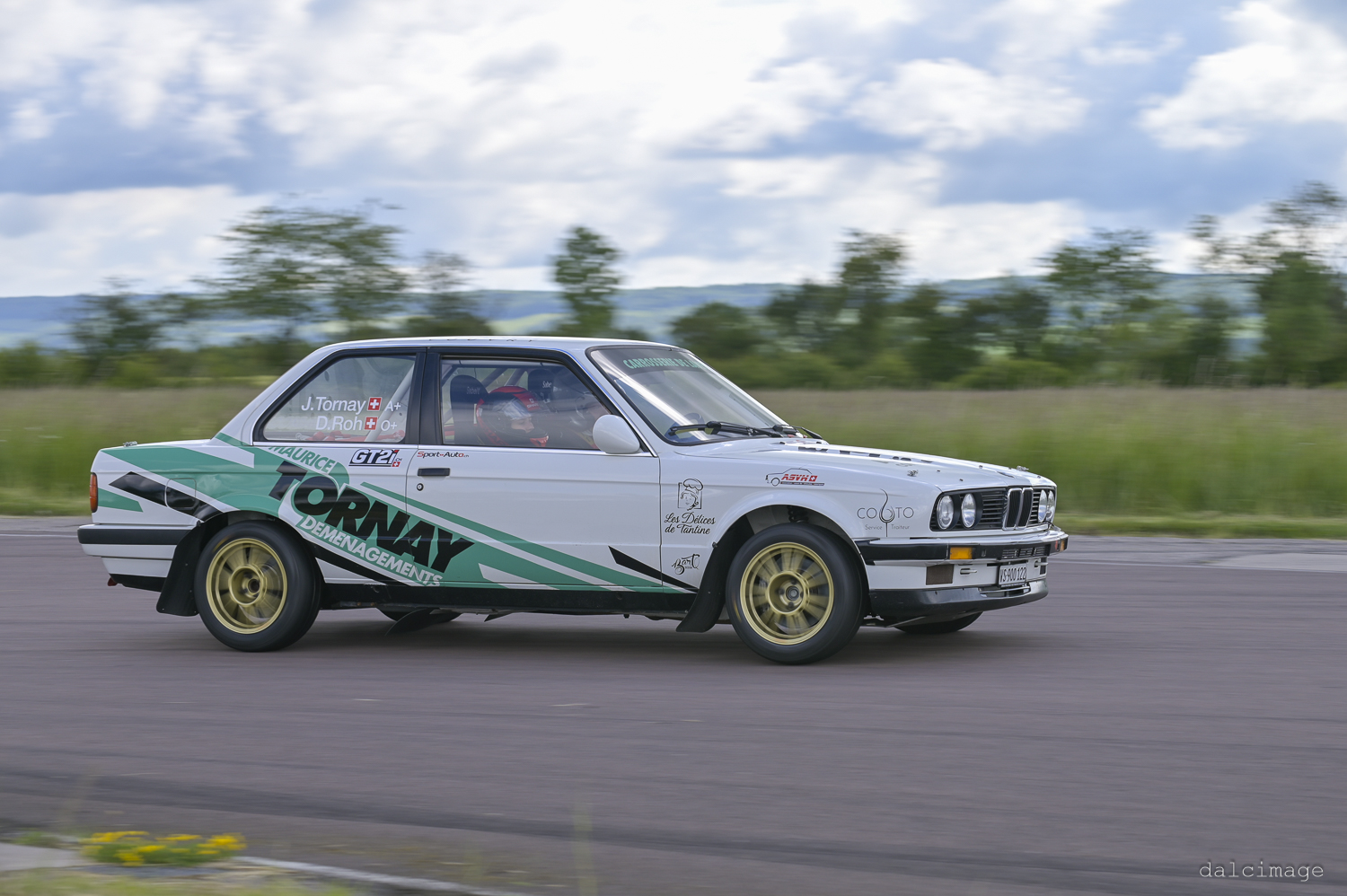 Voiture sur le circuit de pouilly - asaav.ch
