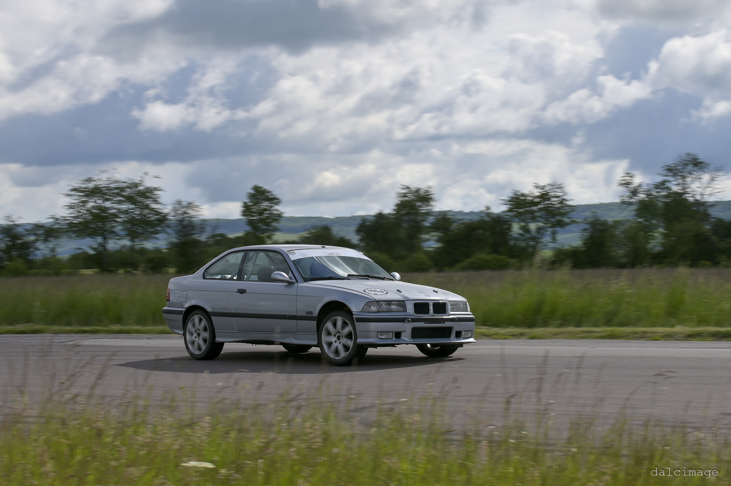 Voiture sur le circuit de pouilly - asaav.ch