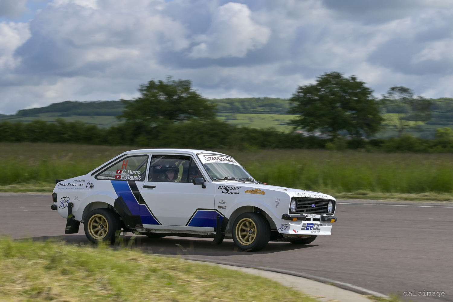 Voiture sur le circuit de pouilly - asaav.ch