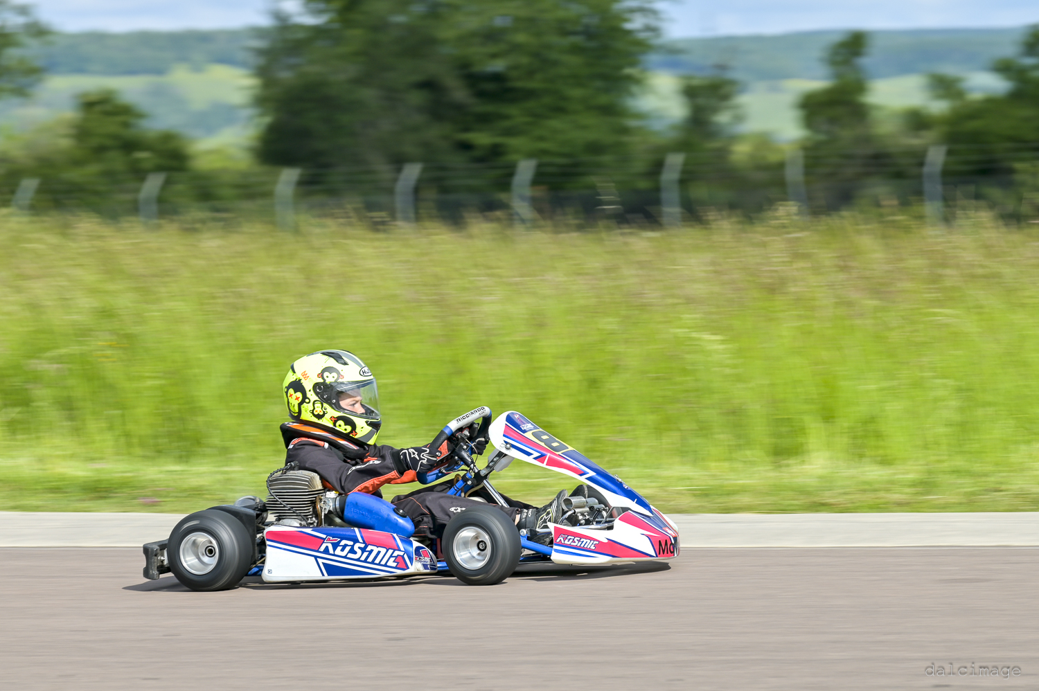 Voiture sur le circuit de pouilly - asaav.ch