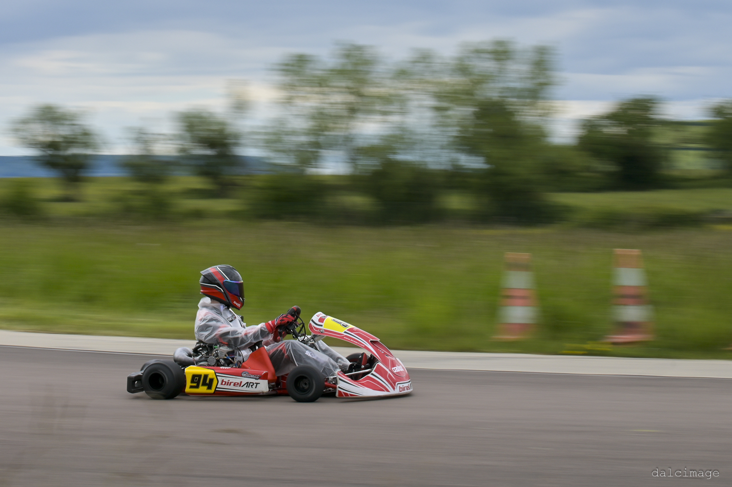 Voiture sur le circuit de pouilly - asaav.ch