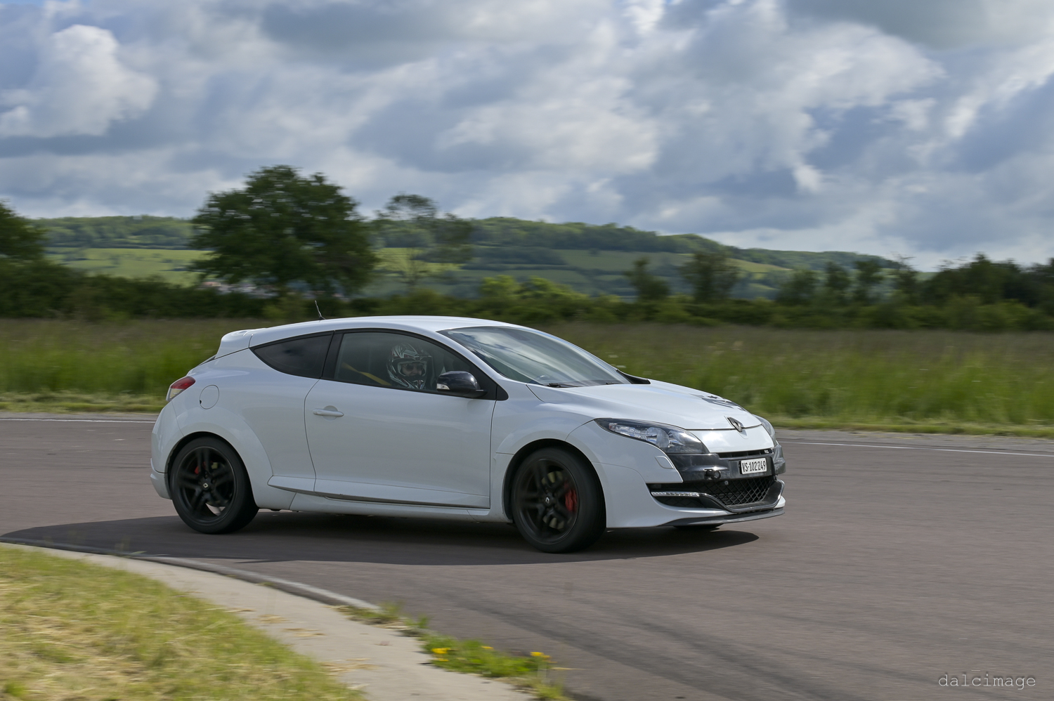 Voiture sur le circuit de pouilly - asaav.ch