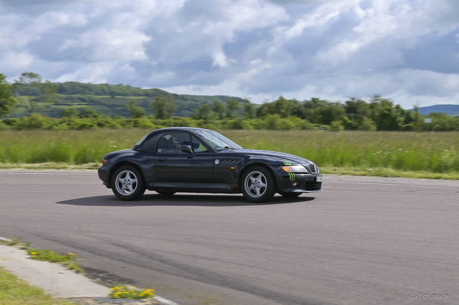 Voiture sur le circuit de pouilly - asaav.ch